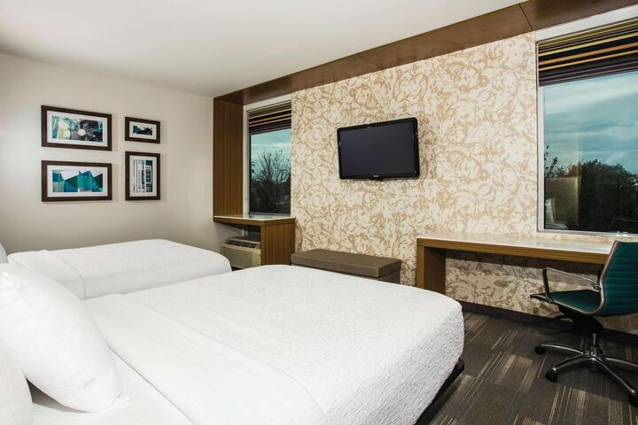 2 Queen Beds (7 of 16)