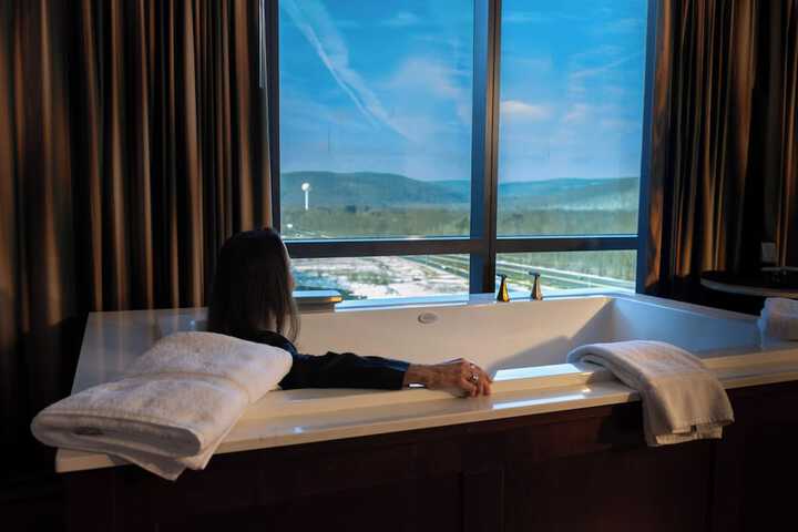 Jetted tub