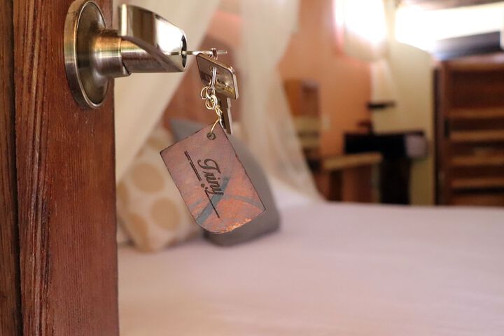 Room 13 of 80