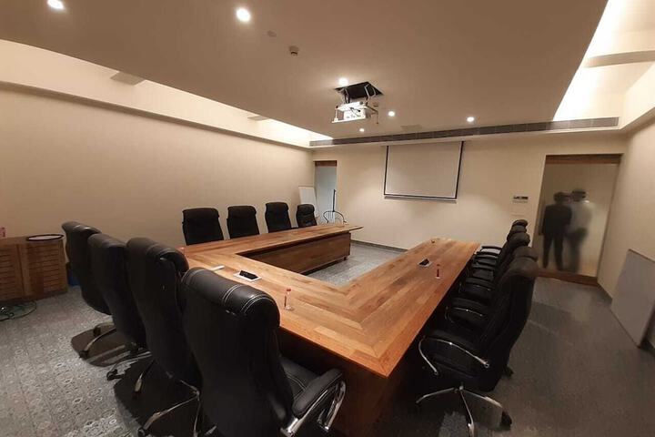 Business Center 37 of 37