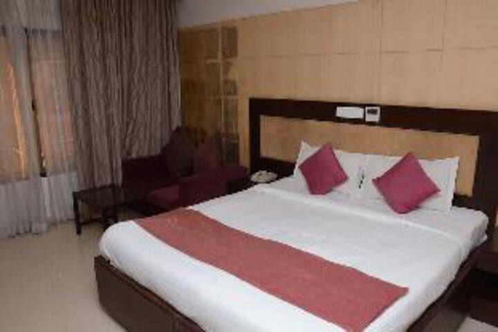 Oyo 7361 Meenal Hotel