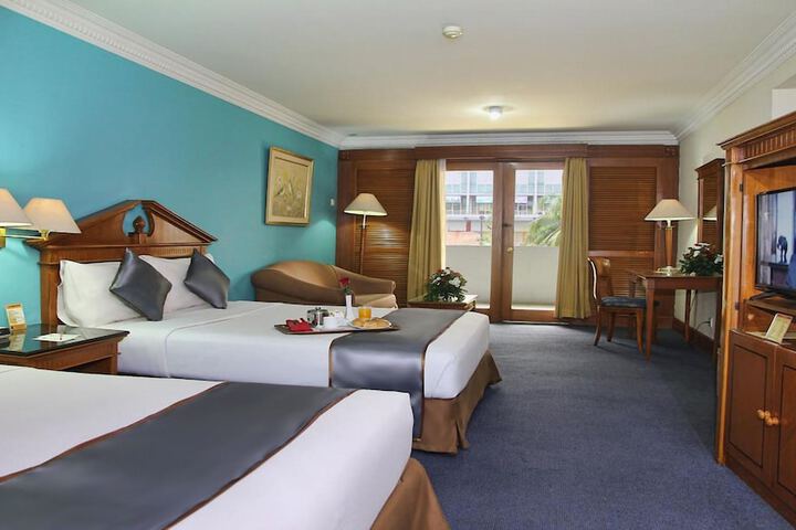 Room 10 of 50
