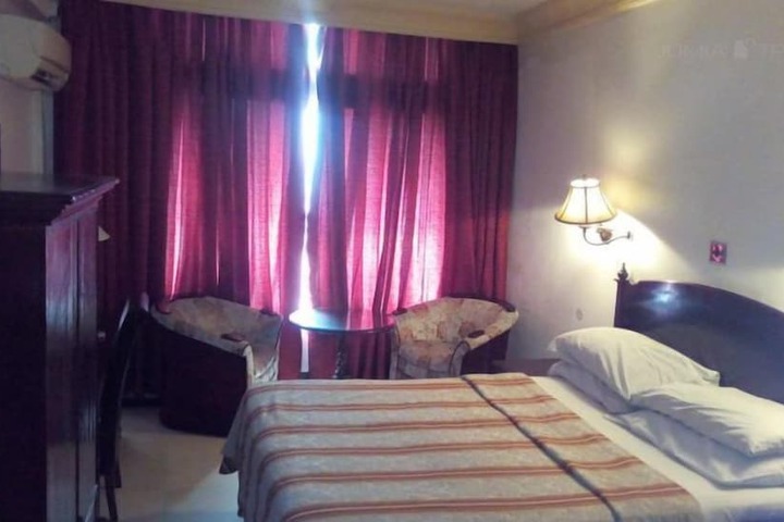 Room 2 of 7
