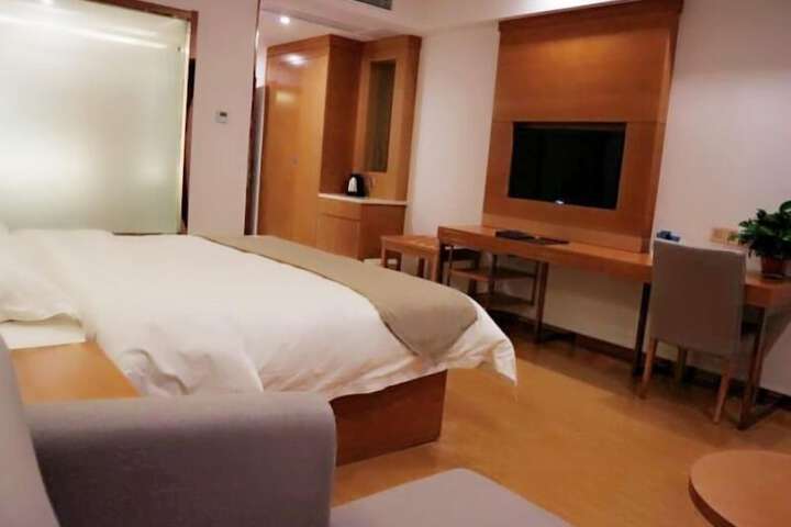 Room 12 of 43