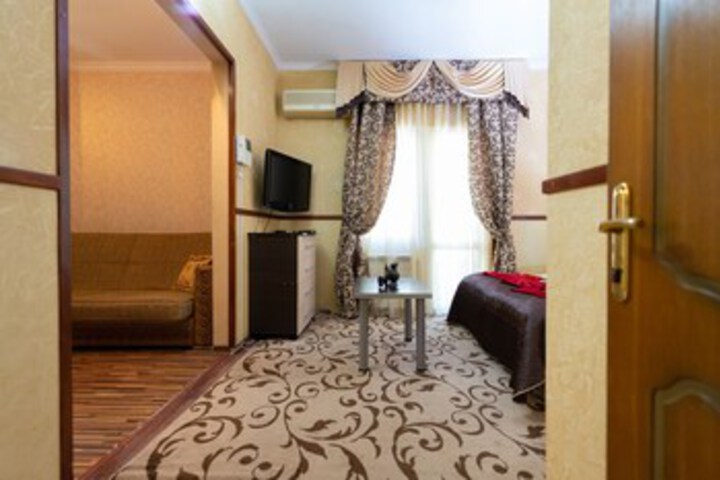 Room 33 of 47