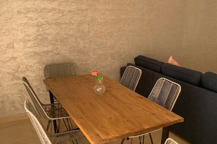 Room 6 of 16