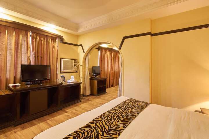 Room 10 of 77