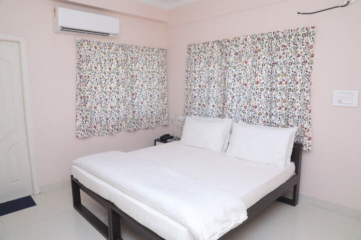 Room 4 of 15