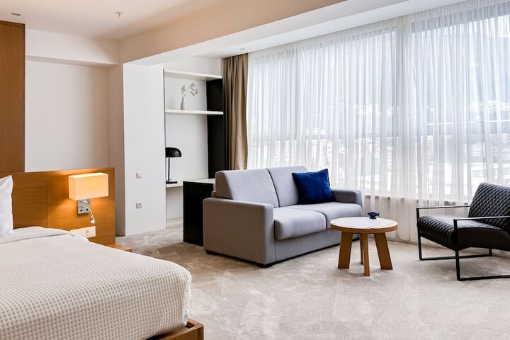 Room 73 of 150