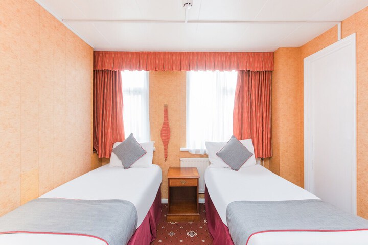 Room 26 of 60