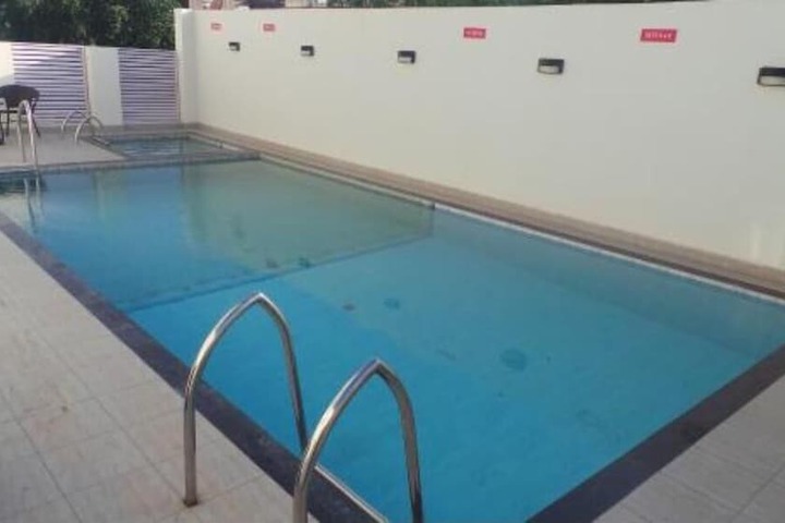Hotel Pool