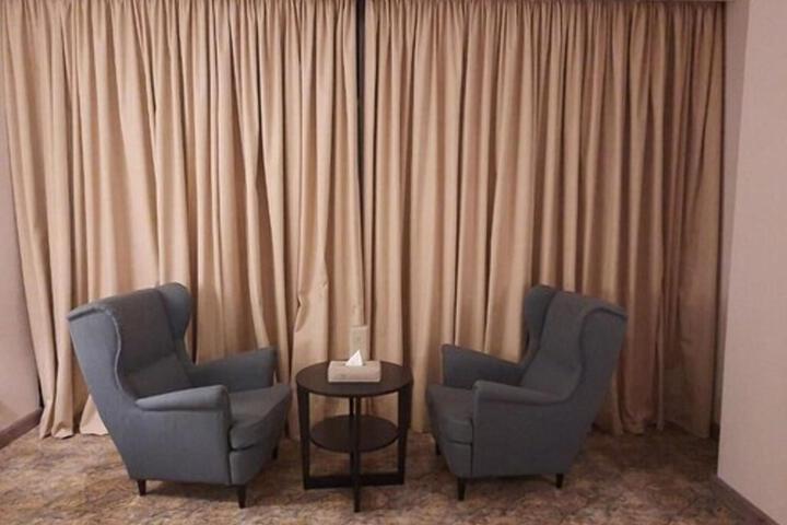 Lounge 34 of 48