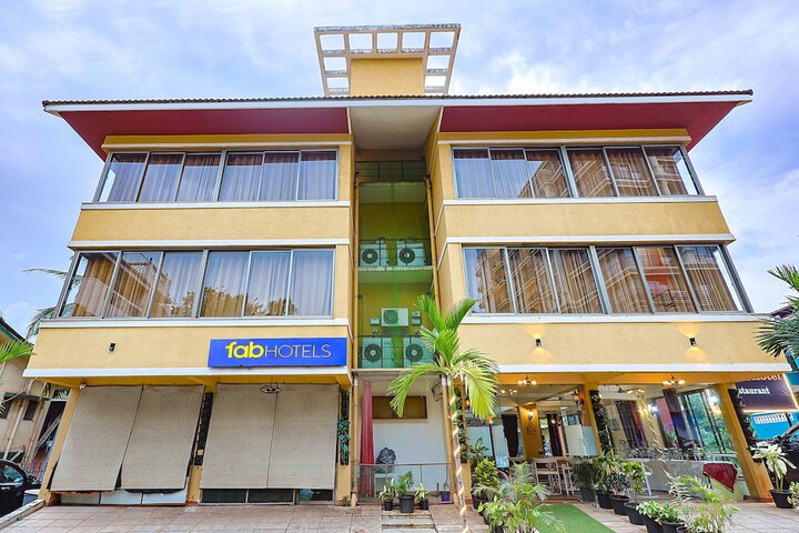 FabHotel Sangria Dona Paula Beach