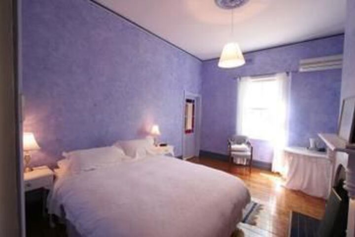 Room 6 of 11