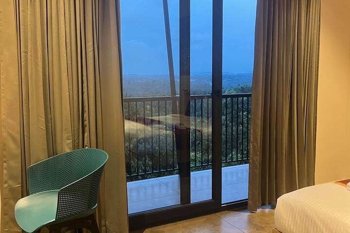 Room 8 of 36