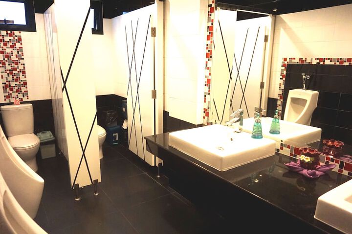 Room 9 of 29
