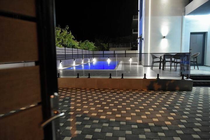 Pool 140 of 164