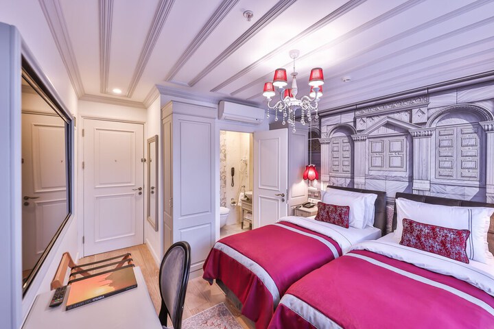 Room 13 of 42