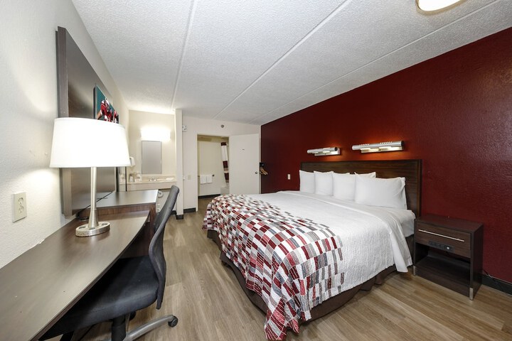 1 King Bed (1 of 19)
