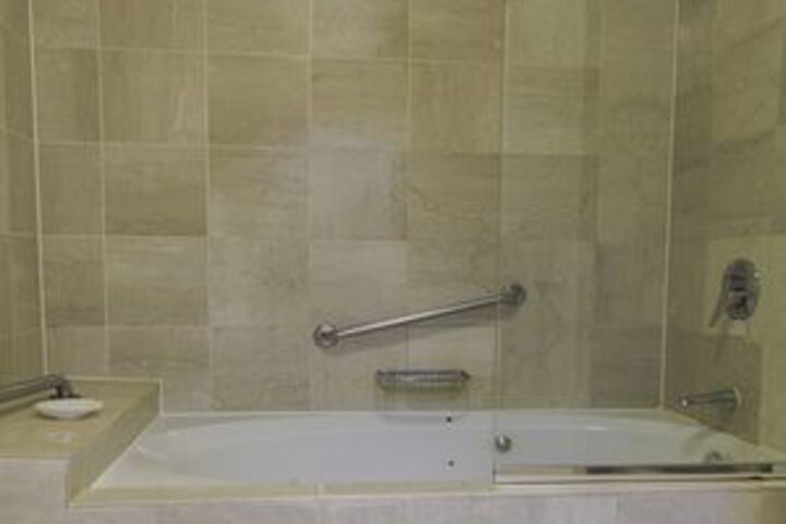 Room 2 of 38