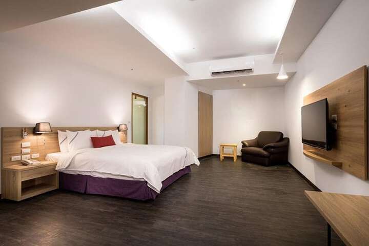 Room 12 of 34