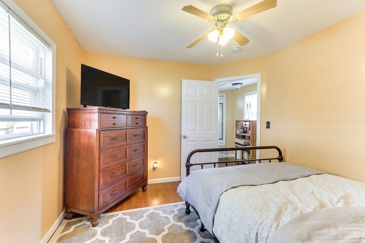 Room 2 of 28