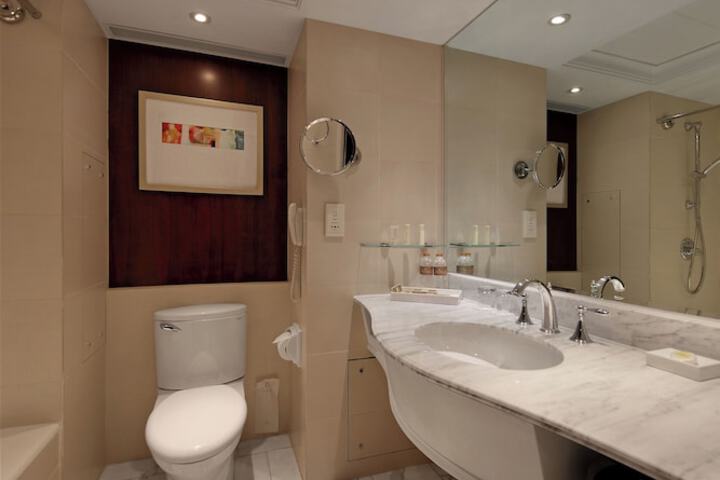 Room 46 of 75
