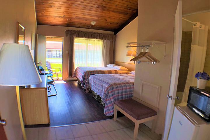 2 Double Beds Pool View (3 of 6)