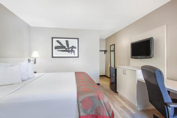 Double Accessible King Size Bed (7 of 9)