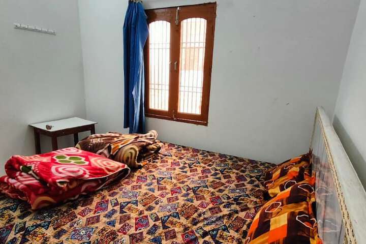 Room 7 of 9