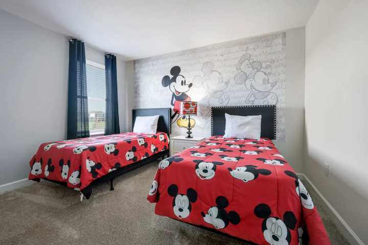 Room 4 of 18