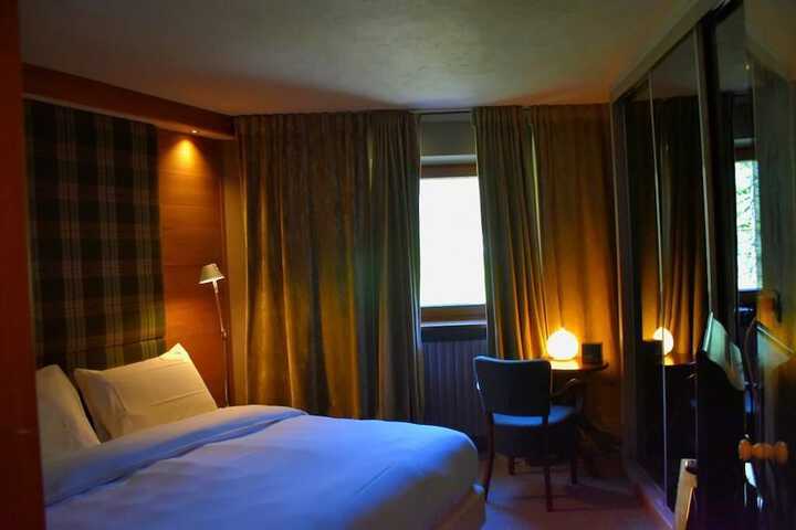 Room 32 of 98