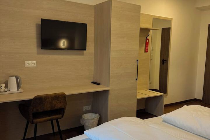 Room 9 of 29