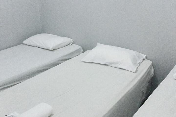 Room 27 of 38