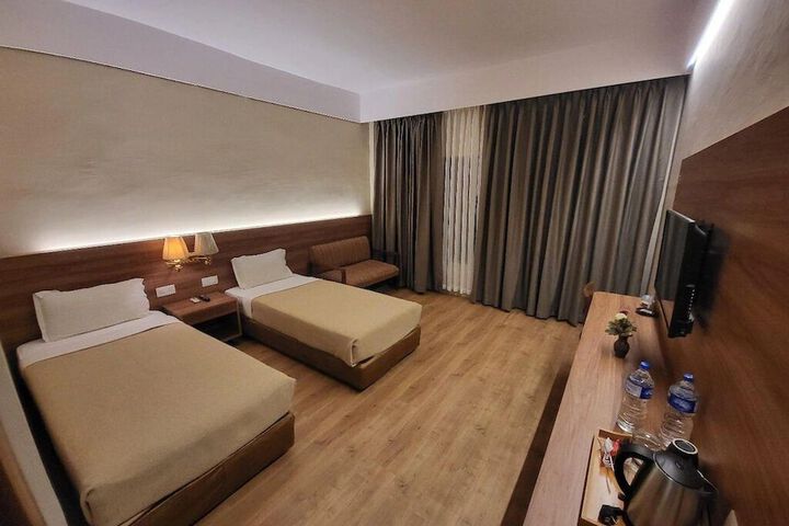 Room 13 of 30