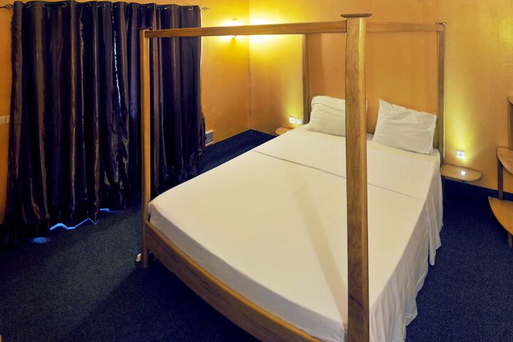 Room 6 of 6
