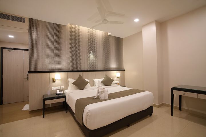 Room 10 of 30
