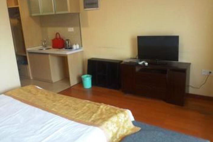 Room 7 of 8
