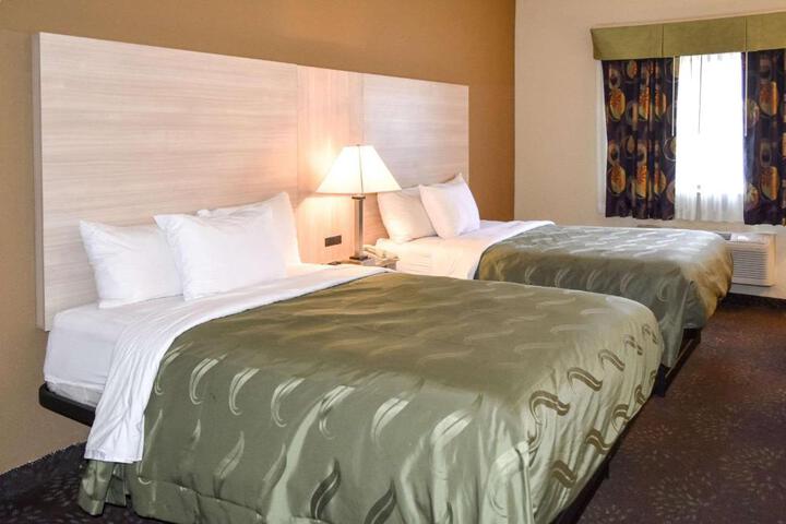 2 Queen Beds (4 of 5)