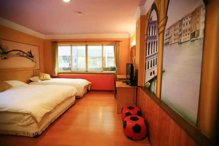 Room 5 of 14