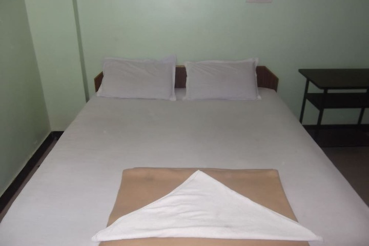 Room 4 of 12