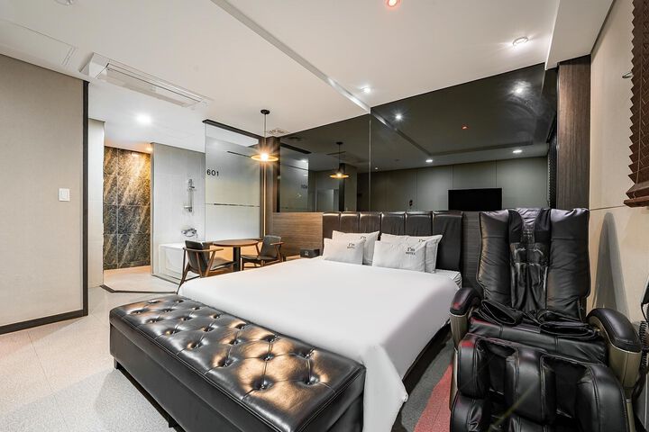 Room 16 of 65