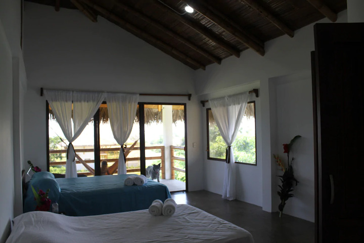 Room 4 of 10
