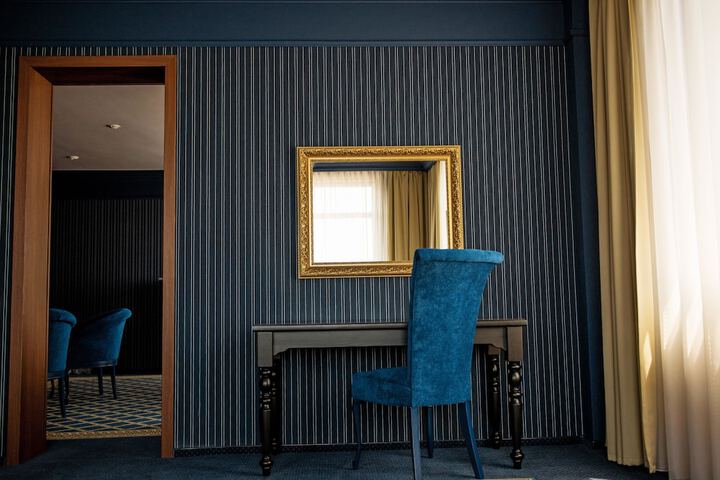 Room 22 of 38