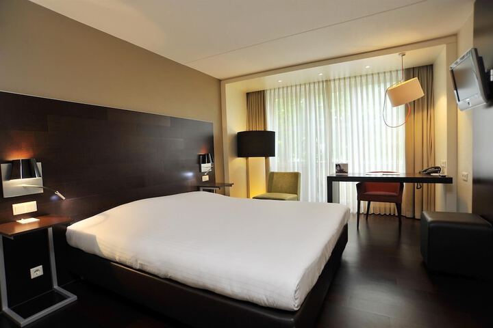 Room 18 of 74