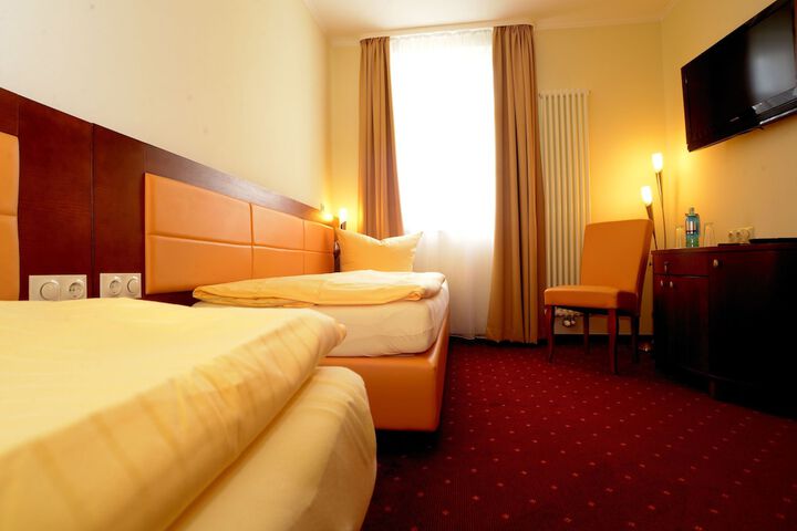 Room 8 of 40
