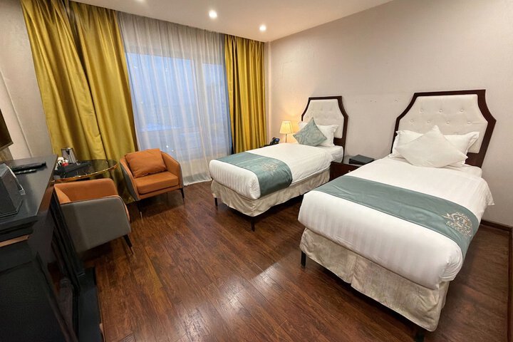 Room 9 of 19