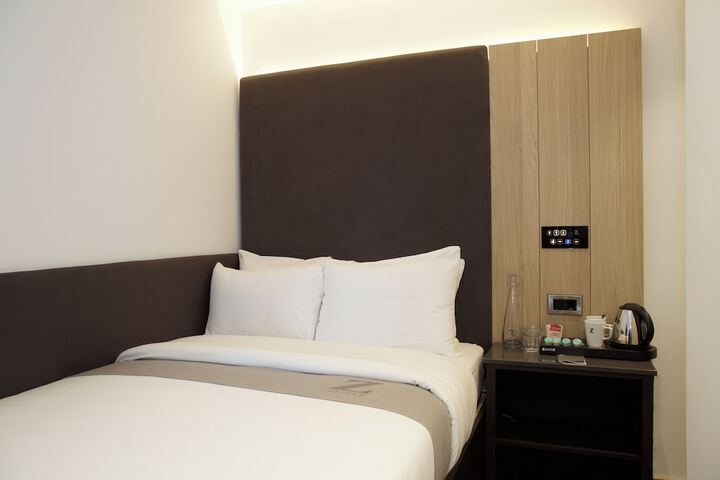 Room 3 of 38