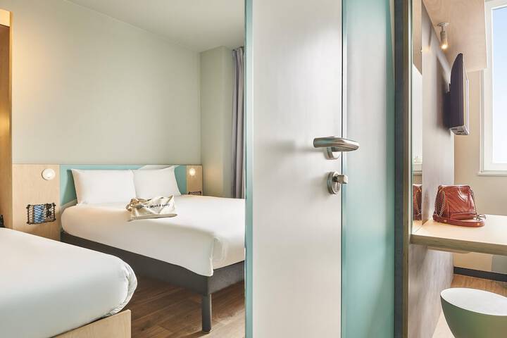 Room 16 of 47