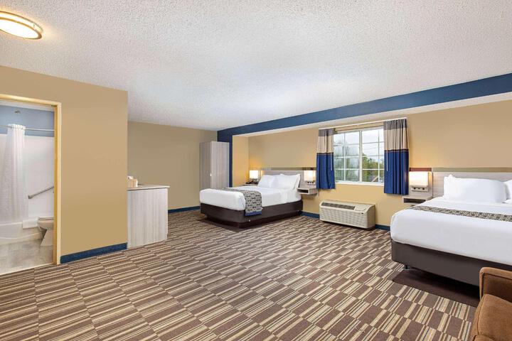 1 Queen Bed (13 of 27)